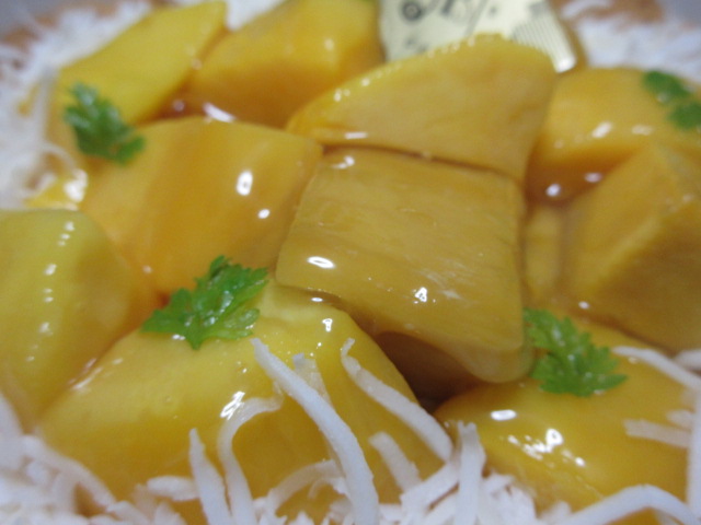 ごろごろマンゴーとココナッツのチーズタルト