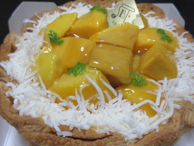 ごろごろマンゴーとココナッツのチーズタルト