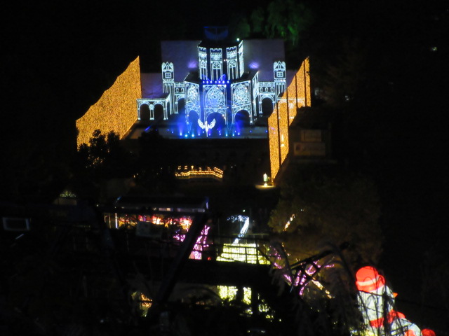 光の大宮殿とスノーマン