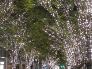 クリスマスに無料で楽しめる東京都丸の内イルミネーションへ行きました