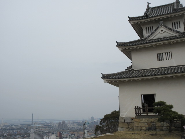 瀬戸大橋と天守閣