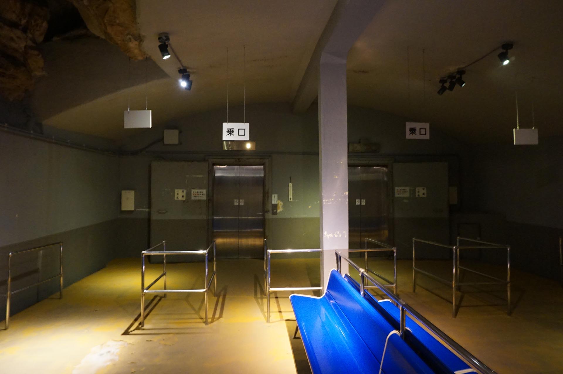 秋吉台へ続くエレベーター