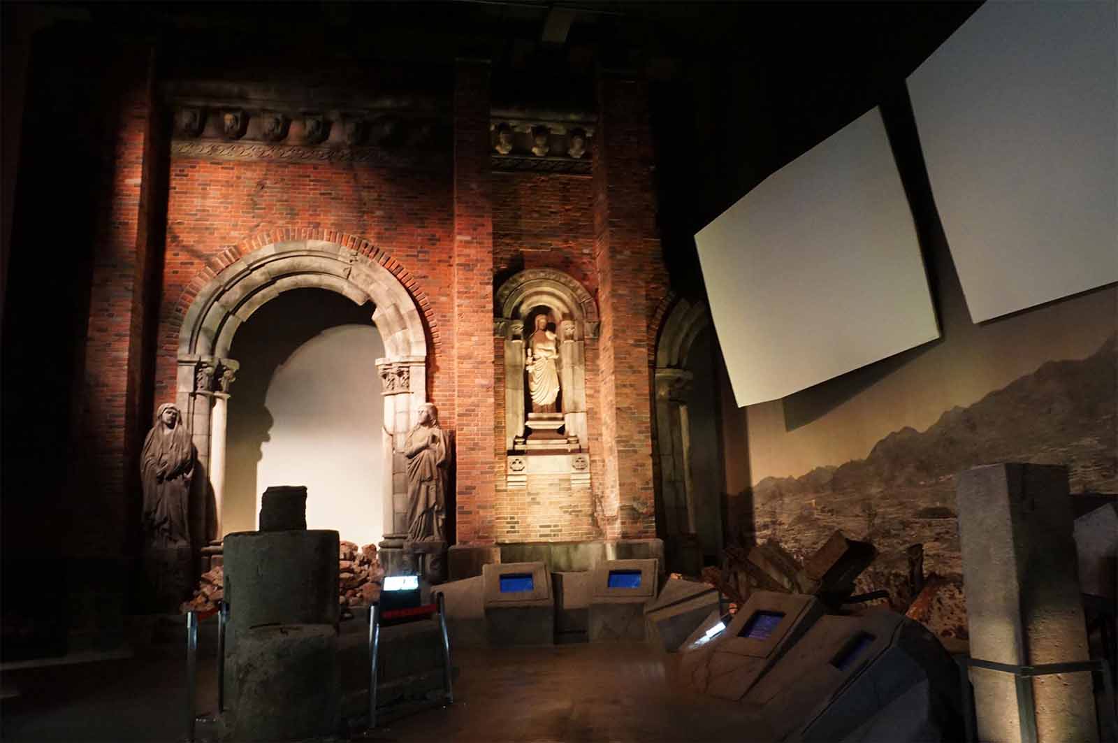 長崎原爆資料館の浦上天主堂