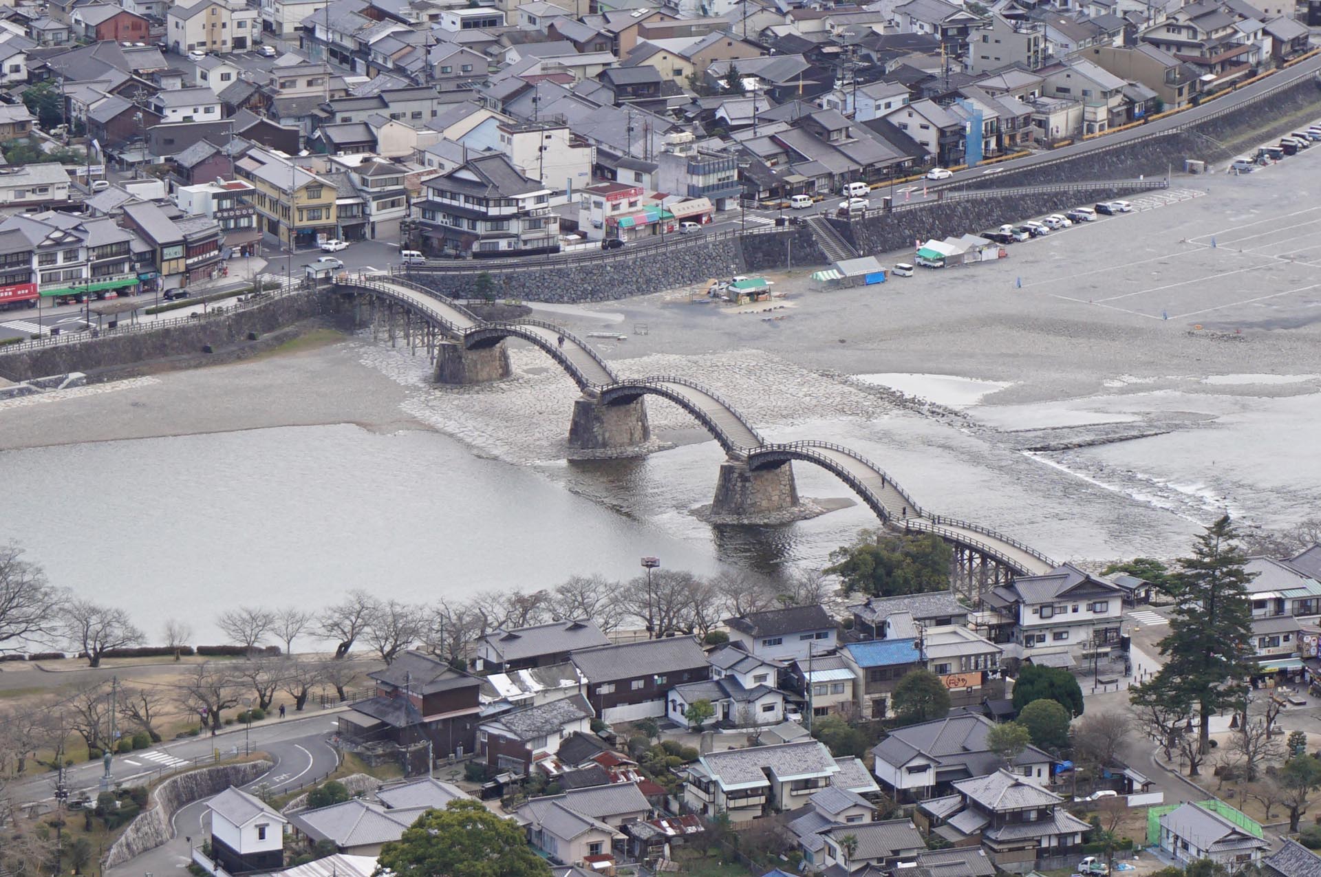 岩国城天守閣からの見る錦帯橋
