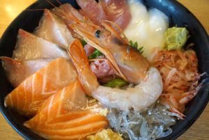 最高に美味しい海鮮丼と握り寿司、静岡県の沼津港や三嶋大社を旅行