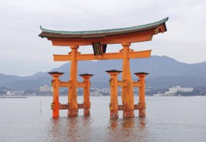 厳島神社だけじゃない、弥山や宮島水族館、ナイトクルーズなど宮島を満喫する旅